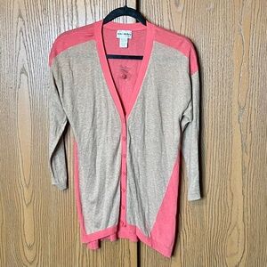 KATE & MALLORY BUTTON FRONT LIGHTWEIGHT SWEATER CORAL / PINK & TAN SIZE L NWOT